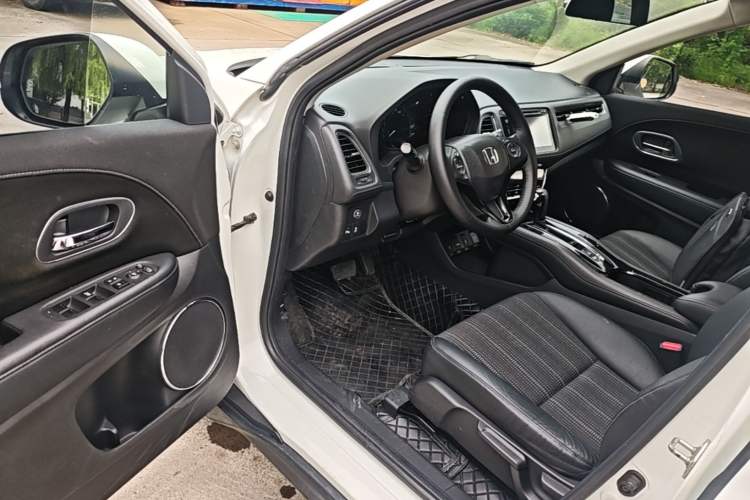 Used Honda Vezel 2015 1.8L CVT 2WD Luxury Model
