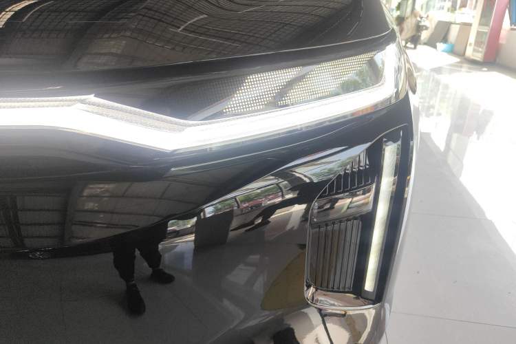 Used GAC Trumpchi Xiangwang S7 2025 205 km Max LiDAR Version Left Front Headlight
