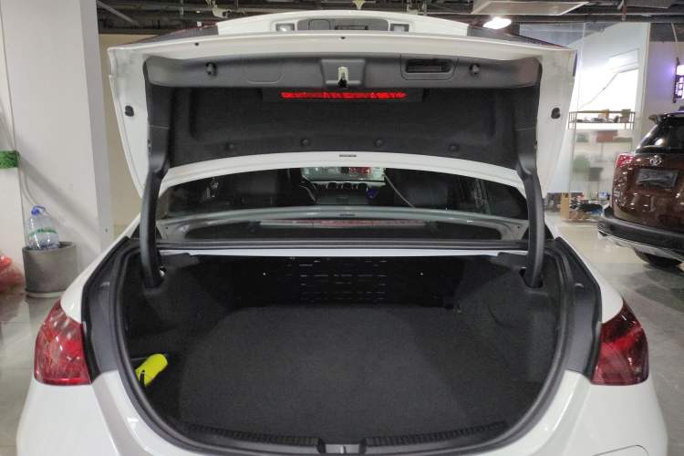 Used Mercedes-Benz C-Class New Energy 2023 Second Facelift C 350 eL Trunk