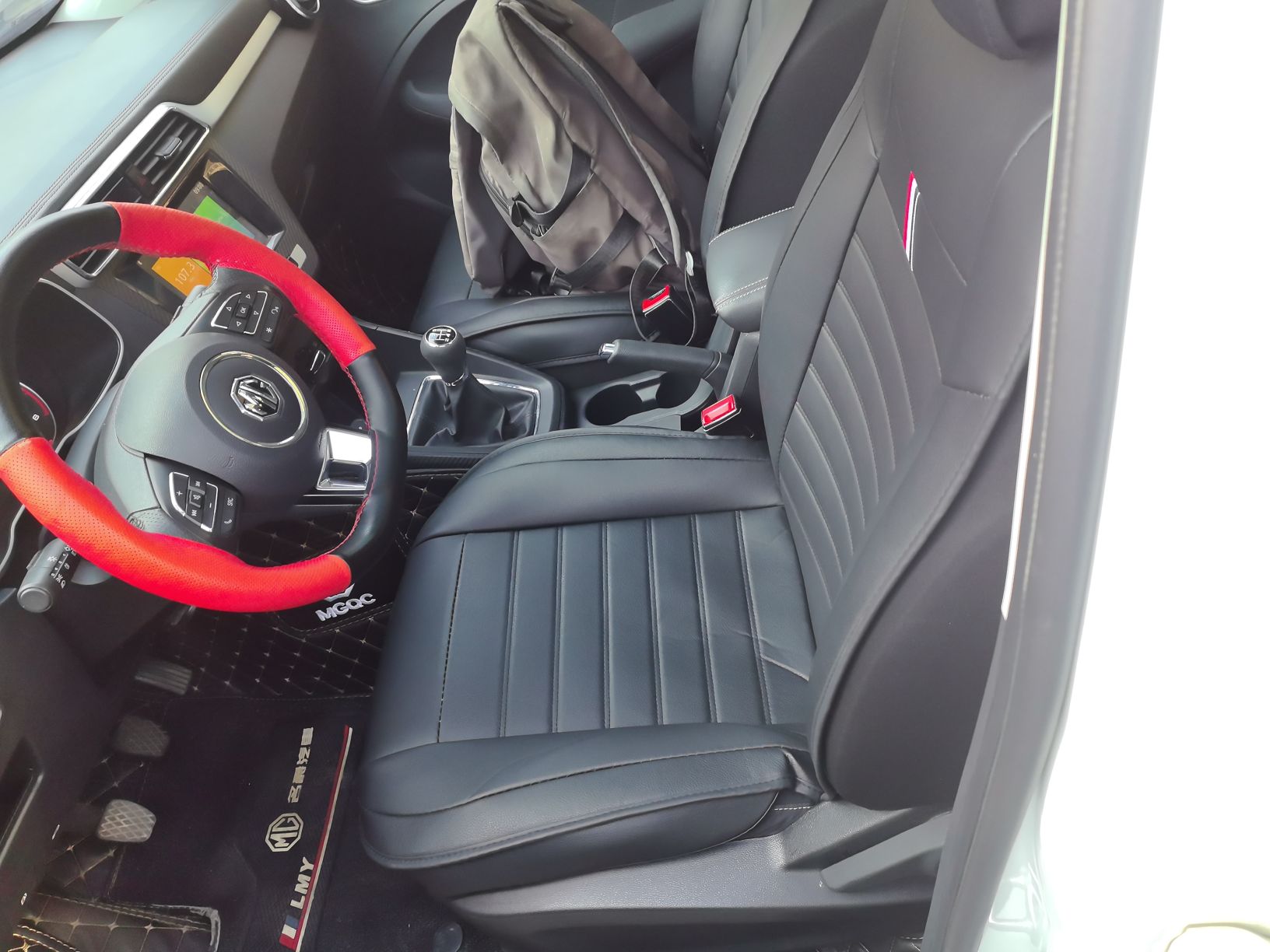 Переднее сиденье в автомобиле