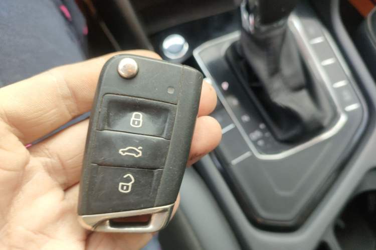 Used Volkswagen Tiguan L 2019 Updated Version 330TSI Automatic Two-Wheel Drive Panoramic Comfort Edition China VI Standard
