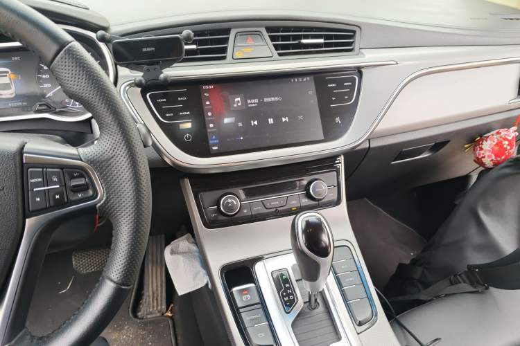 Used Geely Auto Emgrand GL 2018 1.8L DCT Elite Smart Connectivity Version Audio And AC Panel