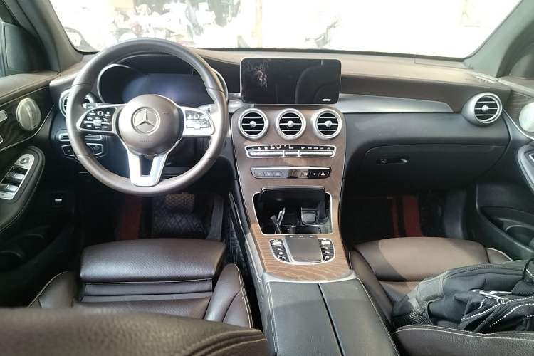 Used Mercedes-Benz GLC 2020 GLC 260 L 4MATIC Luxury Model Center Console