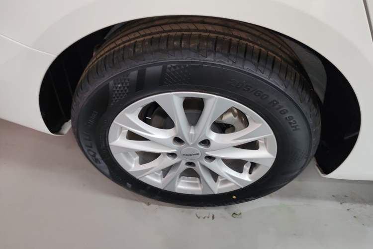 Used Roewe i5 2026 Model 1.5L Manual Comfort Version Exterior 5