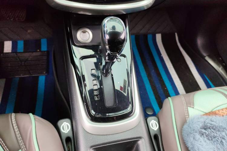 Used Nissan Tiida 2016 1.6L CVT Smart Drive Edition Gear Lever