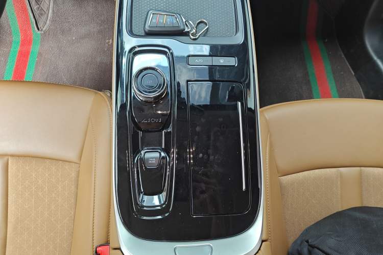 Used AION S Plus 2025 Travel Edition 52.998 kWh Gear Lever