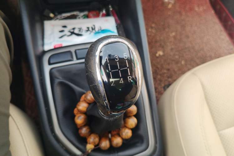 Used CHANGAN Eado 2016 1.6L Manual Fashion Edition Gear Lever