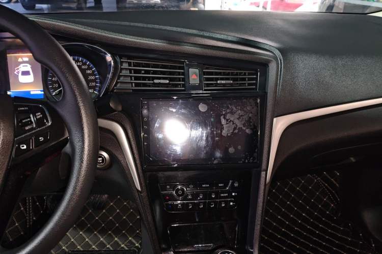 Used Venucia D60 2019 1.6L XL Manual SmartConnect Elite Edition
