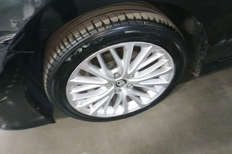 Used Toyota Camry 2018 2.5G Luxury Edition Left Front Wheel Hub