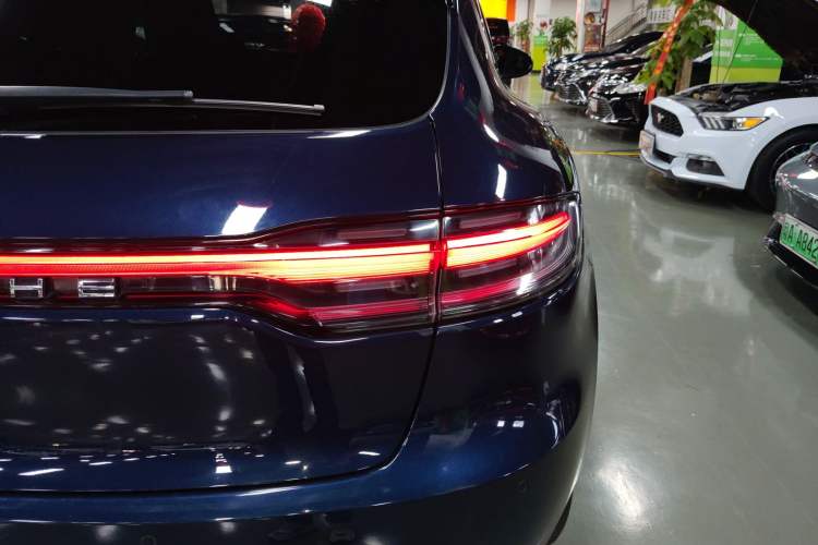 Used Porsche Macan 2018 Macan 2.0T Right Rear Taillight
