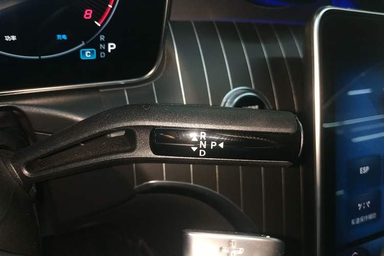 Used Mercedes-Benz C-Class 2023 Second Facelift C 260 L Sport Edition Gear Lever