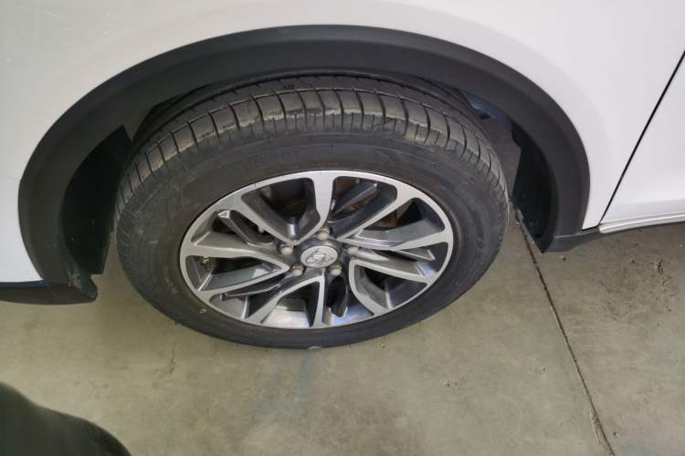 Used Baojun 730 2019 1.5L Manual Fashion Model 7-seater China VI Left Front Wheel Hub