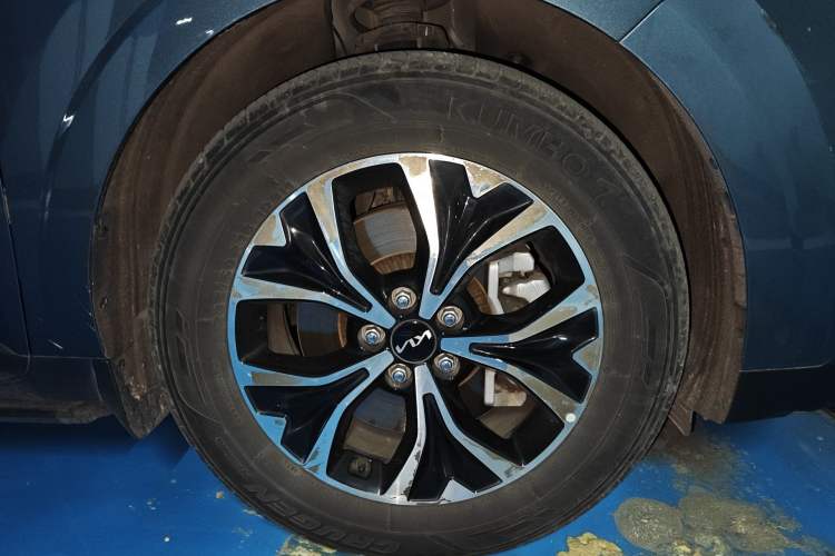 Used Kia Carnival 2021 2.0T Flagship Edition Right Front Wheel Hub