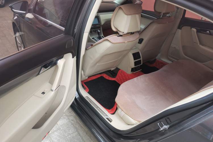 Used Volkswagen Magotan 2013 1.8TSI Luxury Model Left Rear Seat