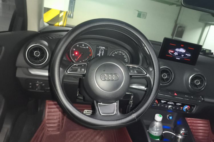 Used Audi A3 2014 Limousine 35 TFSI Automatic Comfort Model Steering Wheel