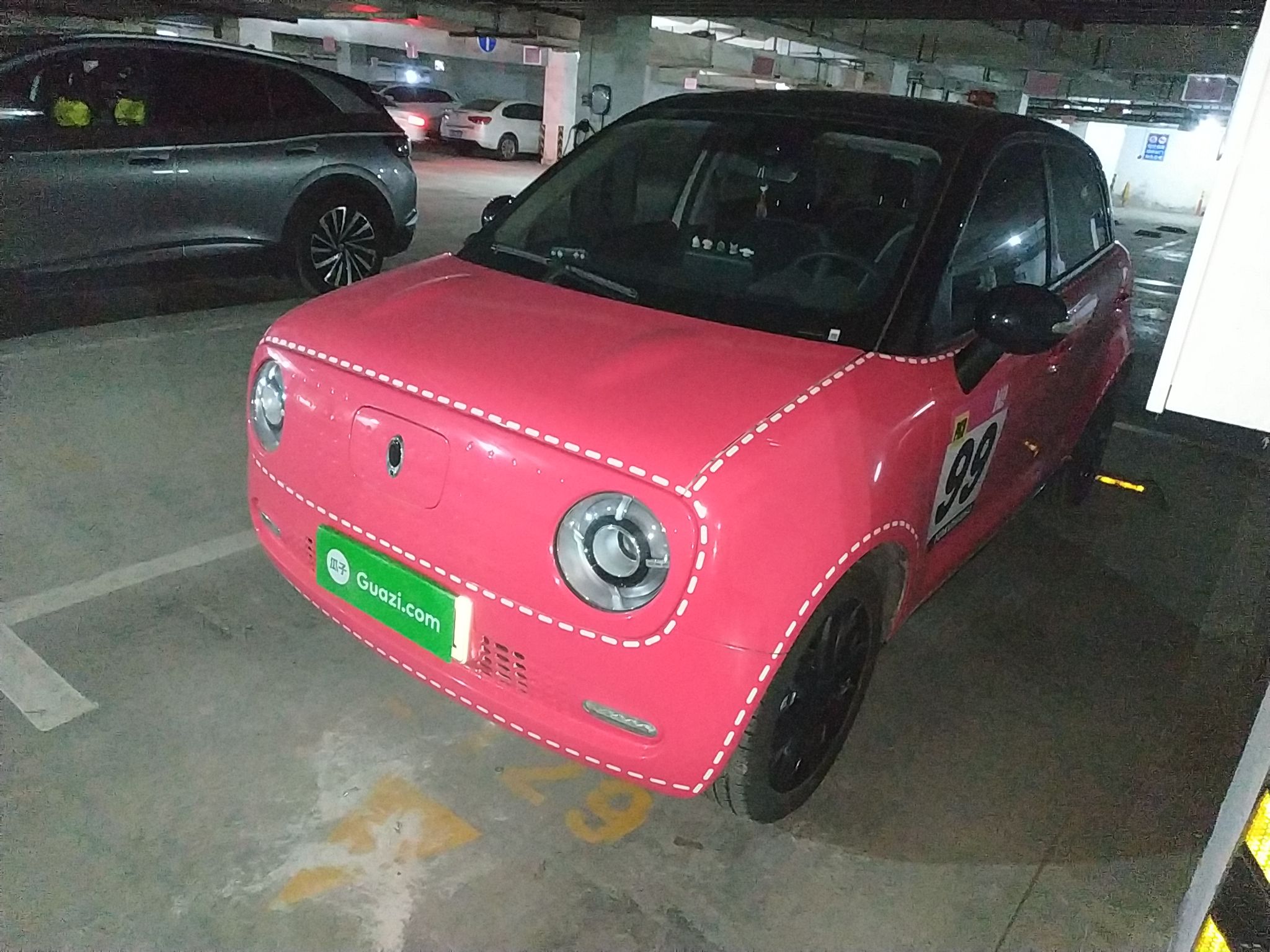 Под передней частью автомобиля