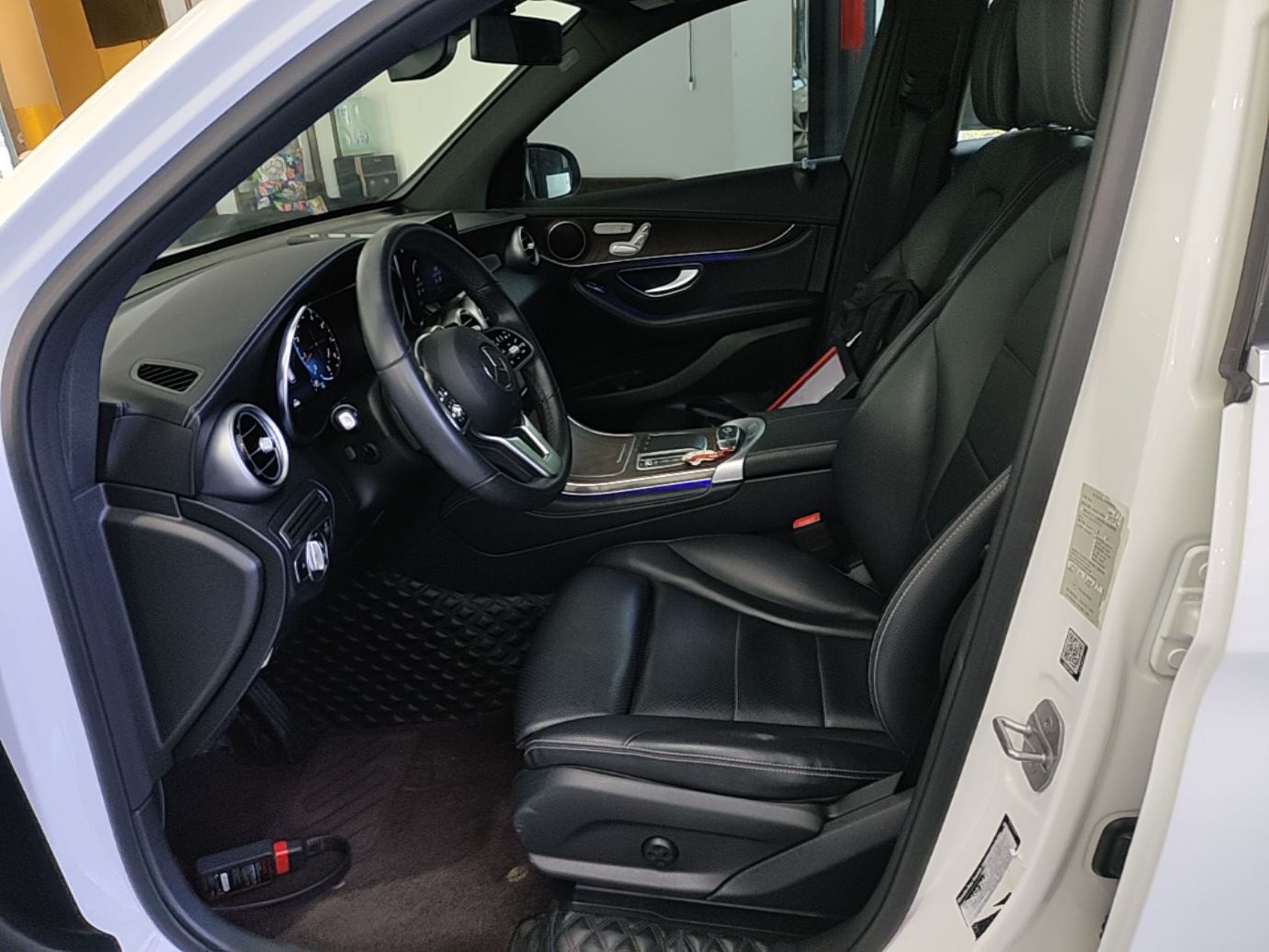 Vordere Reihe im Auto