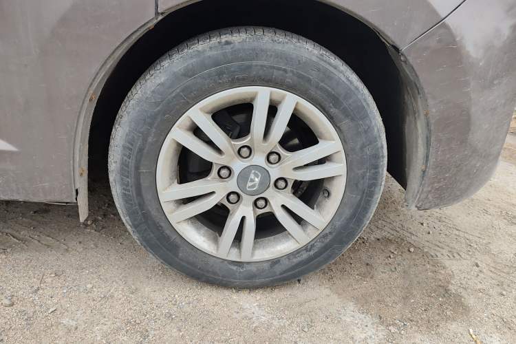 Used Huasong 7 2015 2.0T Automatic Comfort Model Right Front Wheel Hub