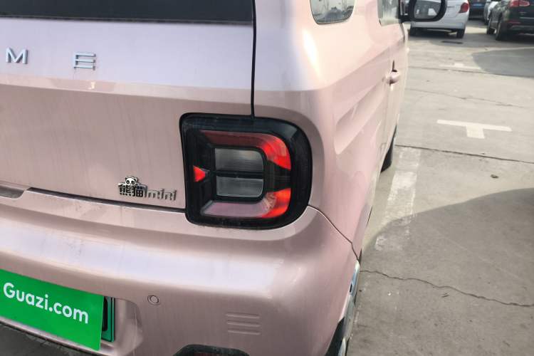 Used Geely Galaxy Panda 2024 Panda Mini 200km Endurance Bear Right Rear Taillight