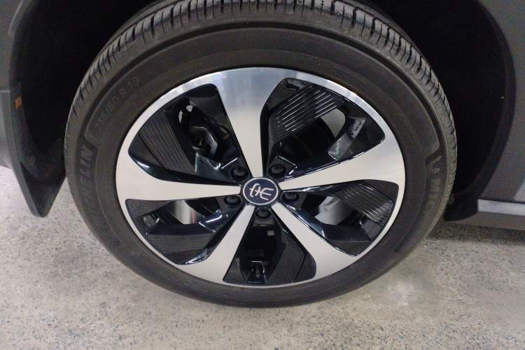 Used BYD Song PLUS New Energy 2021 DM-i 110KM Flagship PLUS Right Rear Wheel Hub