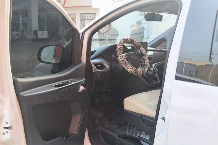 Used JAC Refine M3 2025 PLUS 1.8L Manual Comfort Edition 9 Seats
