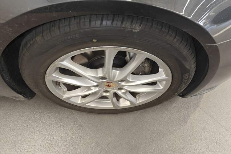 Used Porsche Panamera 2019 Panamera 2.9T Right Front Wheel Hub