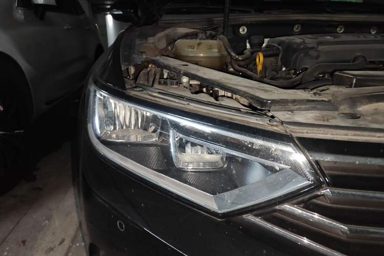 Used Volkswagen Magotan 2018 330TSI DSG Advanced Model Right Front Headlight