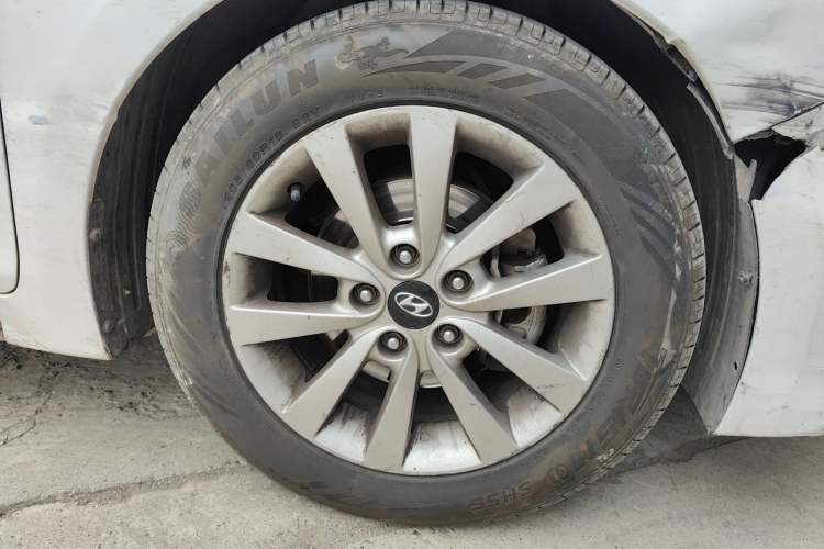 Used Hyundai Mistra 2014 1.8L Automatic Smart GLS Right Front Wheel Hub