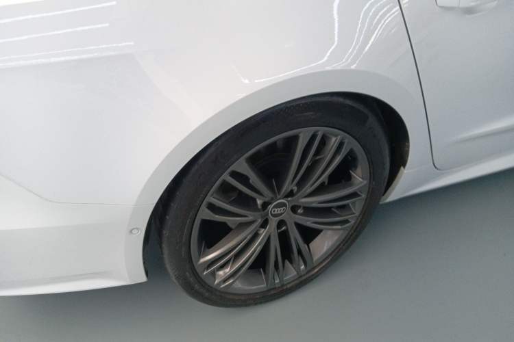 Used Audi A7 2022 45 TFSI Prestige Edition Right Rear Wheel Hub