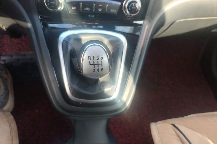 Used Haval H6 2013 Upgraded Model 1.5T Manual Two-Wheel Drive Urban Version