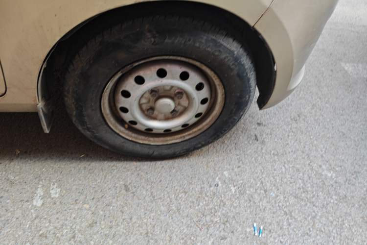 Used Wuling Rongguang V 2016 1.5L Practical Version Right Front Wheel Hub