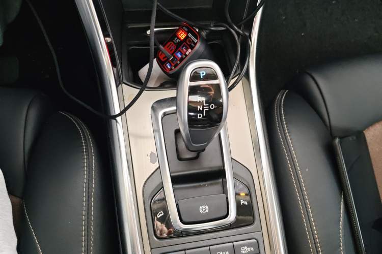 Used BYD Song New Energy 2017 Song DM 1.5TID All-Wheel Drive Luxury Model Gear Lever