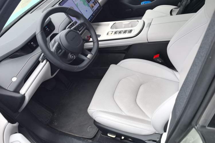 Used Xiaomi Auto SU7 2024 Rear-Drive Ultra-Long Range Advanced Pro-Level Intelligent Driving Version Left Front Seat