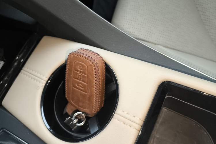 Used Toyota Avalon 2019 2.0L Luxury Edition China VI Standard