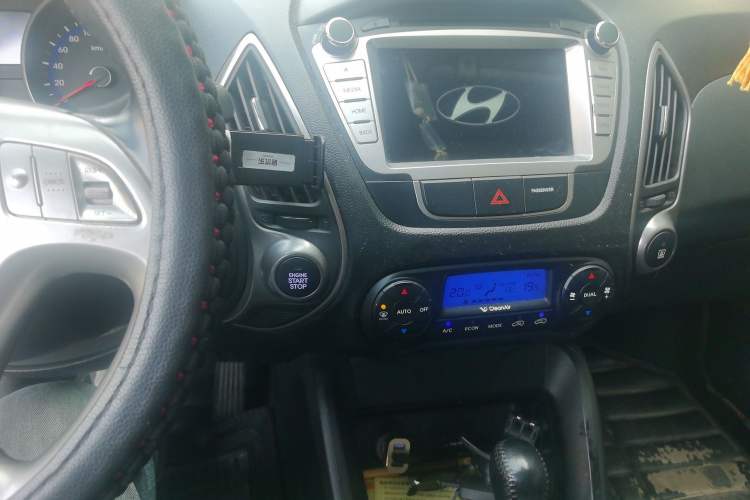 Used Hyundai ix35 2013 2.0L Automatic Two-Wheel Drive Smart GLS China IV Standard
