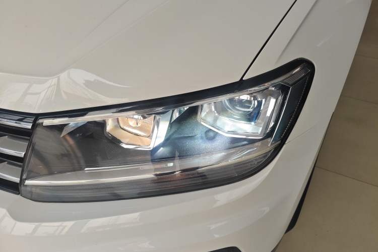 Used Volkswagen Tiguan L 2018 Revised Version 330TSI Automatic Two-Wheel Drive Trendy Edition