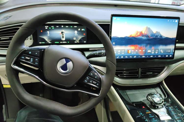 Used Denza D9 2024 DM-i 980 Four-Wheel Drive Prestige Model
