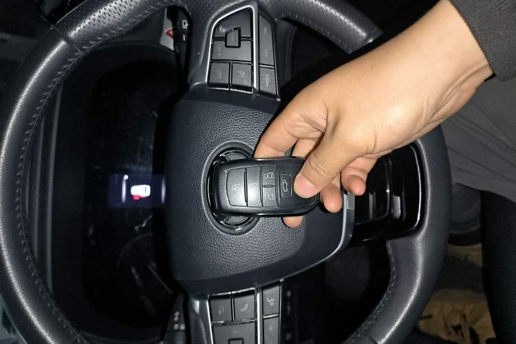 Used Toyota SIENNA 2023 2.5L Hybrid Deluxe Edition