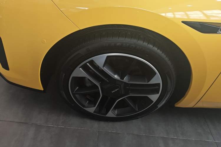 Used AION RT 2025 650 LiDAR Edition Left Front Wheel Hub