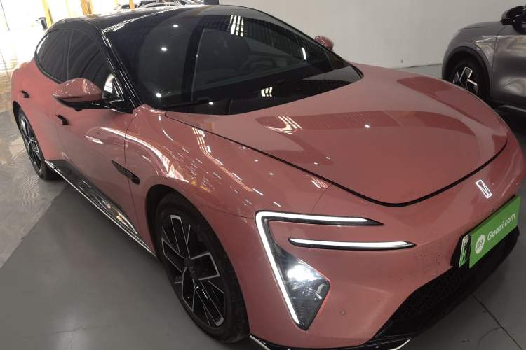 Used Avatr 06 2025 Pro Range-Extended Edition Front Right 45 Deg