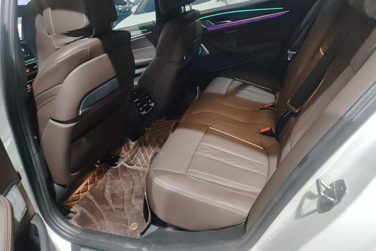 Used BMW 5 Series 2022 Second Facelift 530Li Luxury Version M Sport Package Left Rear Seat