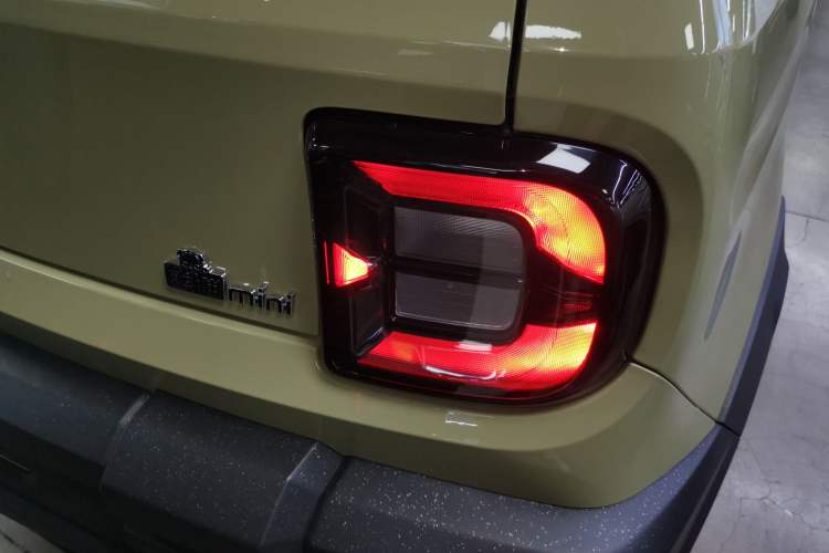 Used Geely Galaxy Panda 2025 210km Panda Rider Right Rear Taillight