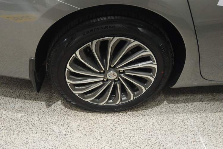 Used Buick LaCrosse 2023 28T Prestige Edition Right Rear Wheel Hub