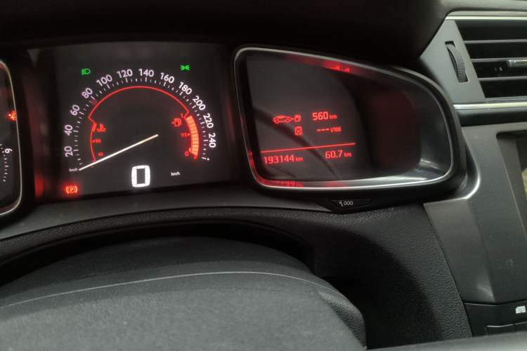 Used DS 5LS 2014 1.8L automatic Comfort version VTi140
