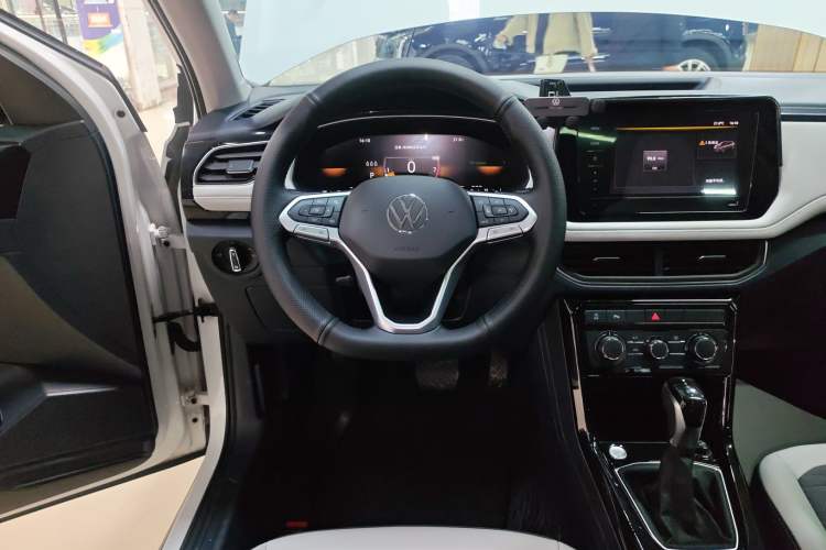 Used Volkswagen Tharu 2025 New Sharp 300TSI Ambitious Edition Audio And AC Panel