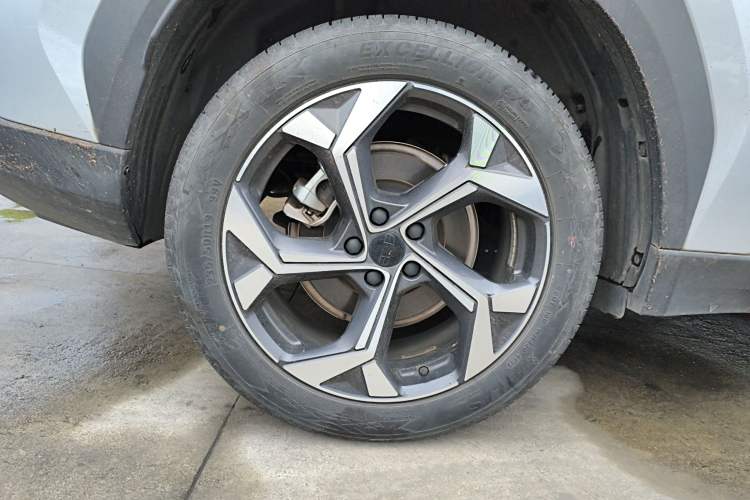 Used Geely Auto FX11 2023 1.5TD DCT Prestige Edition Right Rear Wheel Hub