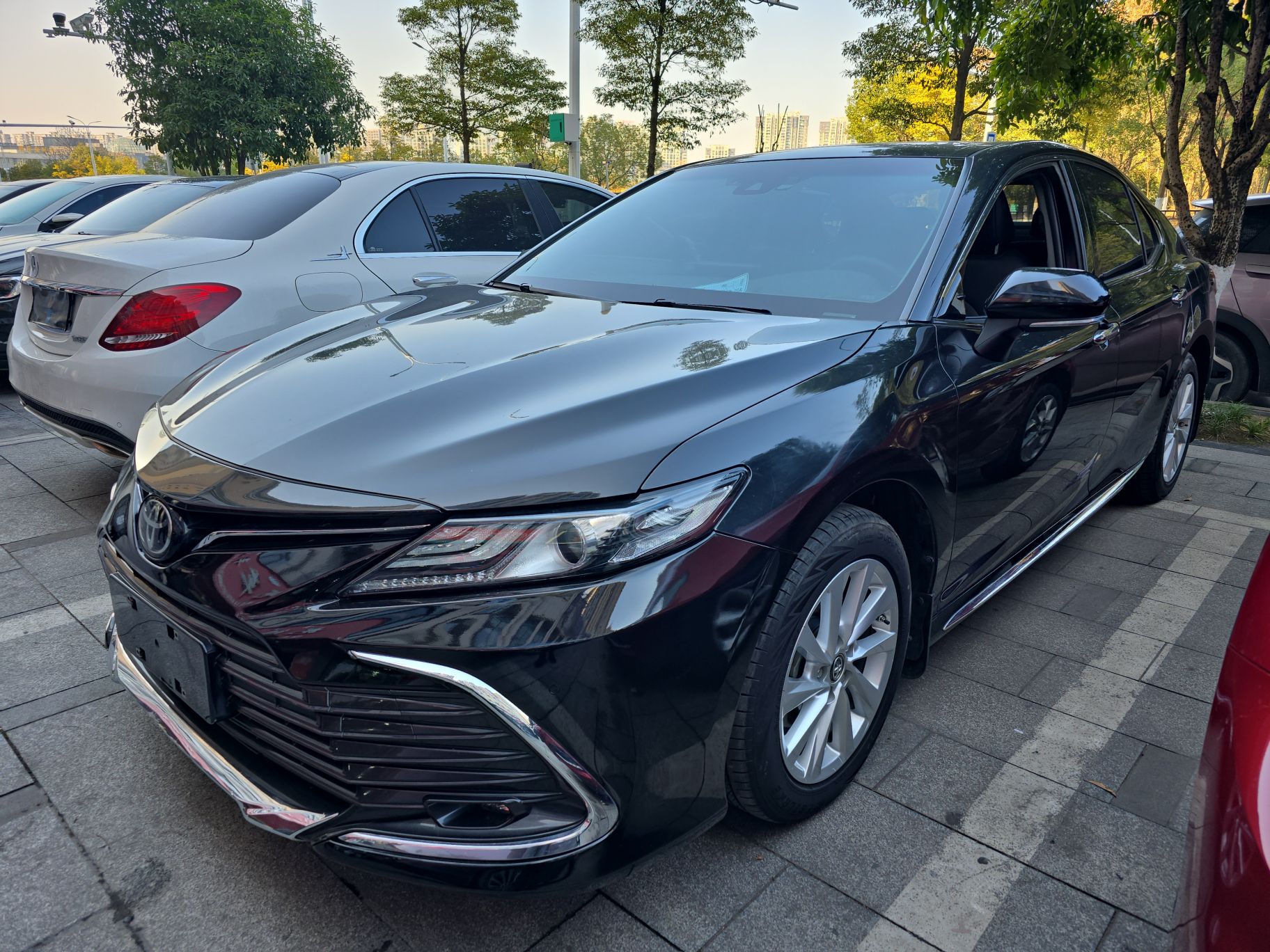 تحت مقدمة السيارة