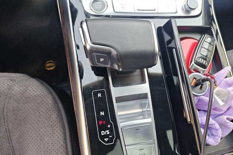 Used Audi Q7 2023 45 TFSI quattro S line Sport model Gear Lever