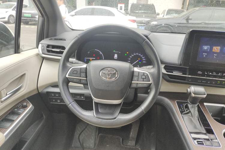 Used Toyota SIENNA 2023 2.5L Hybrid Luxury Edition Steering Wheel