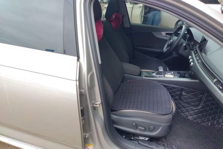 Used Audi A4L 2019 40 TFSI Ambition China VI Right Front Seat